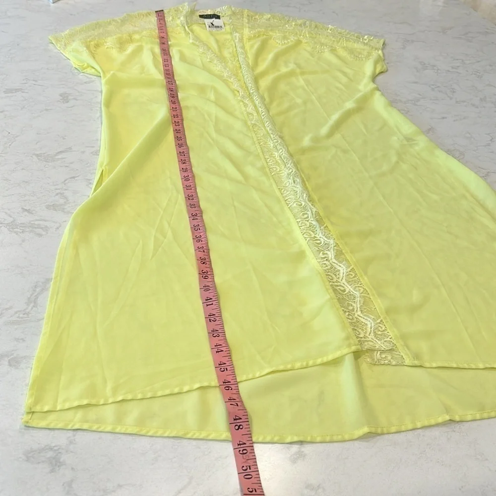 ASTR The Label Citrus Yellow Kimono Women’s Size Medium NWT
